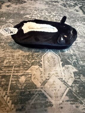 Fuzzy Babba brand black cat slipper women’s size M/L shoe size 8-10
